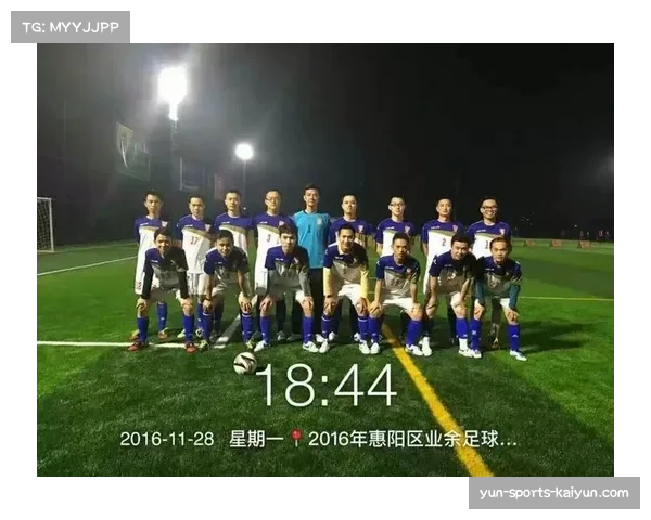 中国球迷大使在洛杉矶筹备足球记忆展 展示中国足球文化